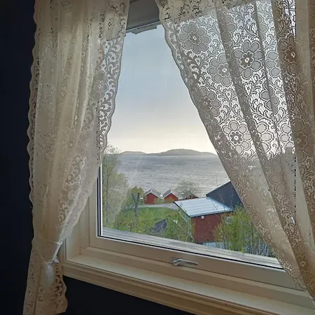 Apartman With Sea View Traelnes