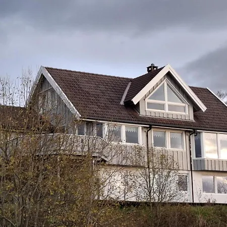 Apartman With Sea View Traelnes
