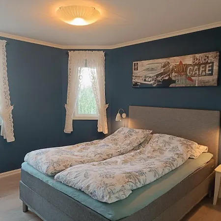 With Sea View Apartman Traelnes