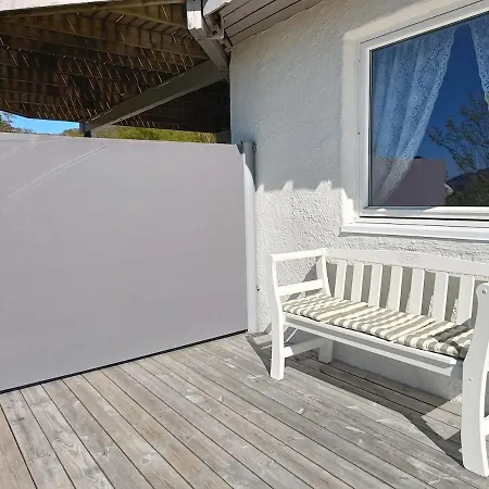 With Sea View Apartman Traelnes